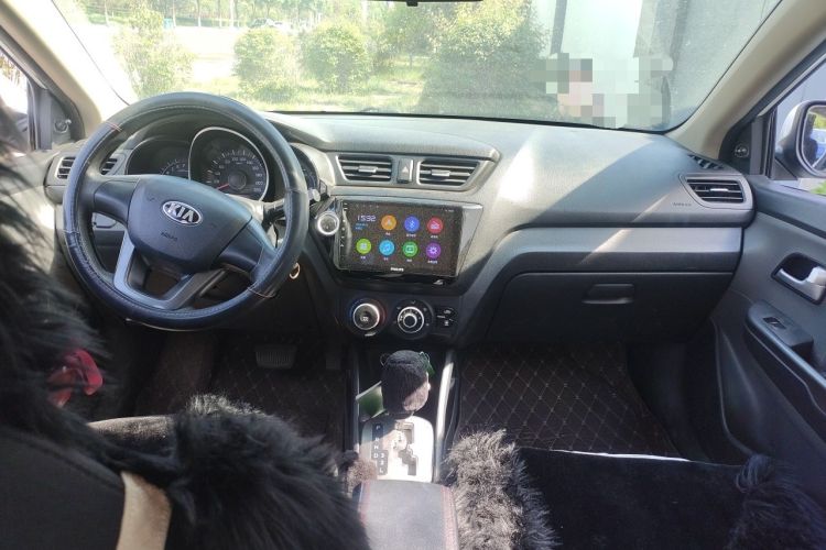 Used Kia K2 2011 Sedan 1.4L Automatic GLS Center Console