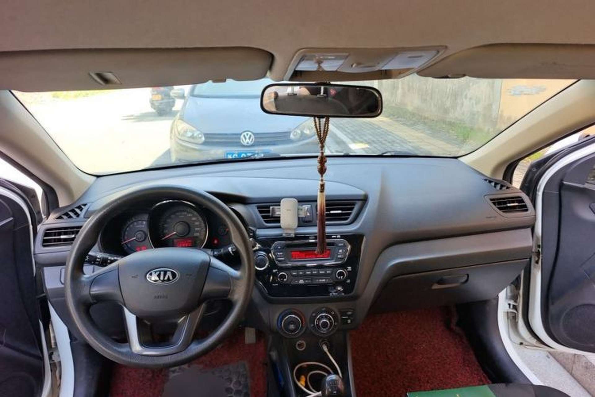 Used Kia K2 2011 Sedan 1.4L Manual Transmission GLS Center Console