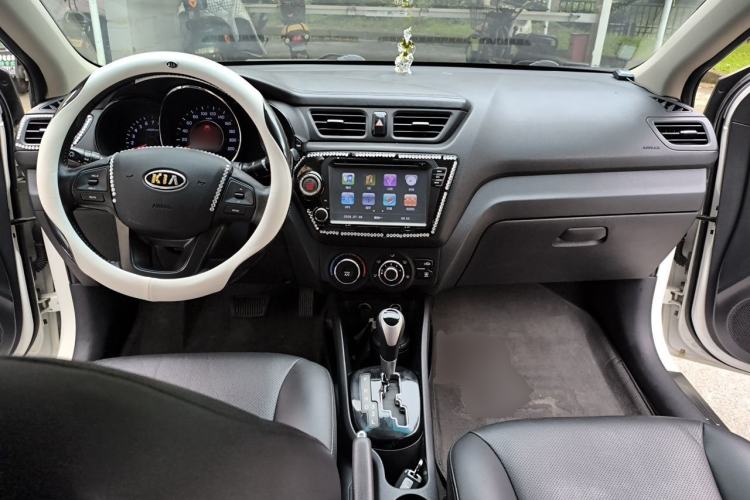 Used Kia K2 2011 Sedan 1.6L Automatic Transmission Premium Center Console