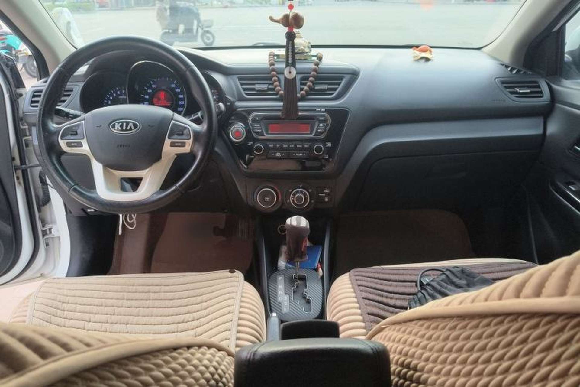 Used Kia K2 2011 Sedan 1.6L Automatic Transmission Premium Center Console