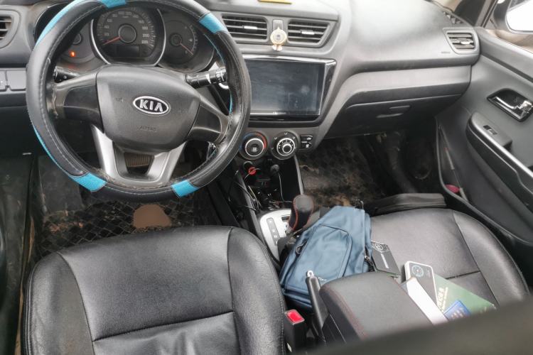 Used Kia K2 2011 Sedan 1.4L Automatic GLS Center Console