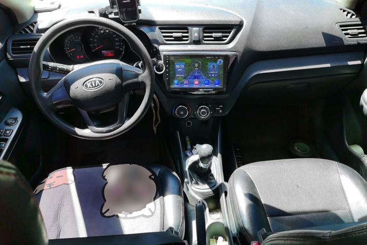 Used Kia K2 2011 Sedan 1.4L Manual Transmission GLS Center Console