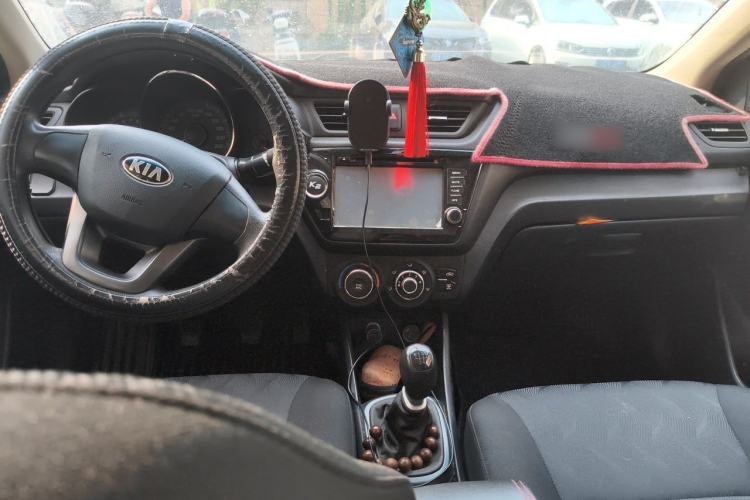 Used Kia K2 2011 Sedan 1.4L Manual Transmission GLS Center Console