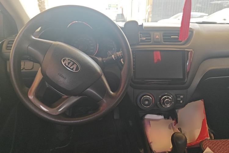 Used Kia K2 2011 Sedan 1.4L Automatic GLS Center Console