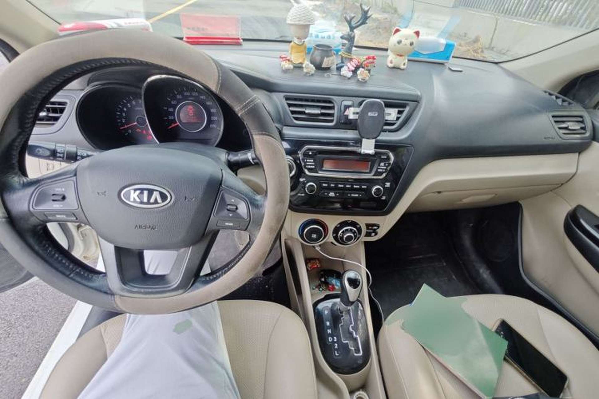 Used Kia K2 2011 Sedan 1.6L Automatic Transmission Premium Center Console