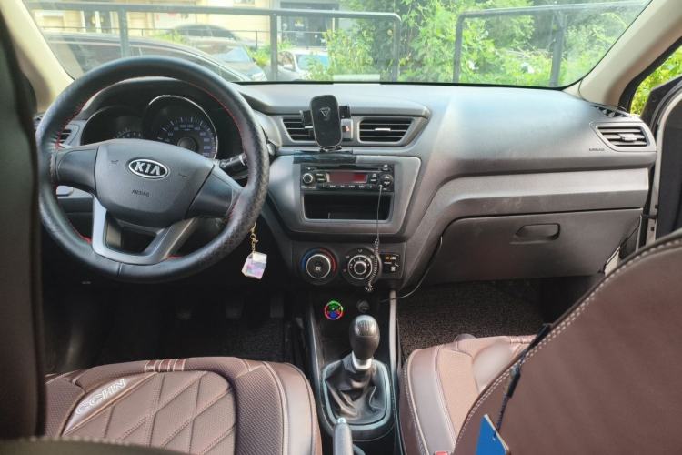 Used Kia K2 2011 Sedan 1.4L Manual Transmission GLS Center Console