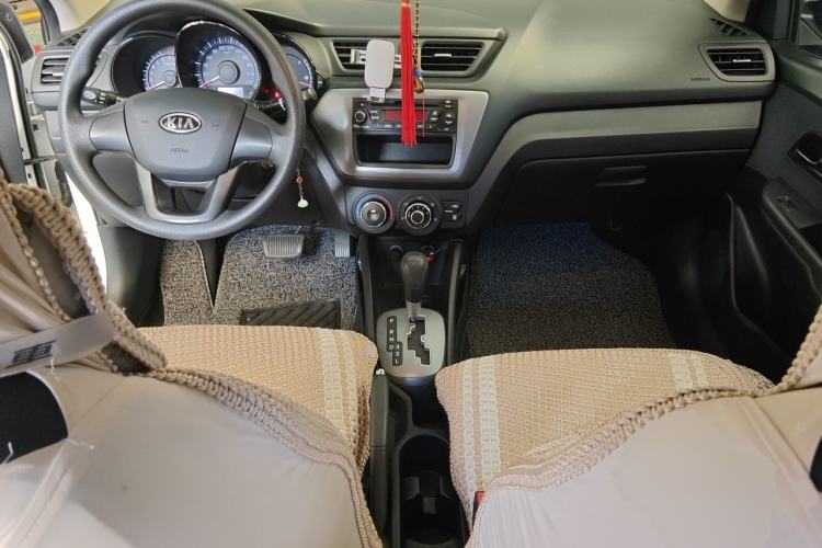 Used Kia K2 2011 Sedan 1.4L Automatic GLS Center Console