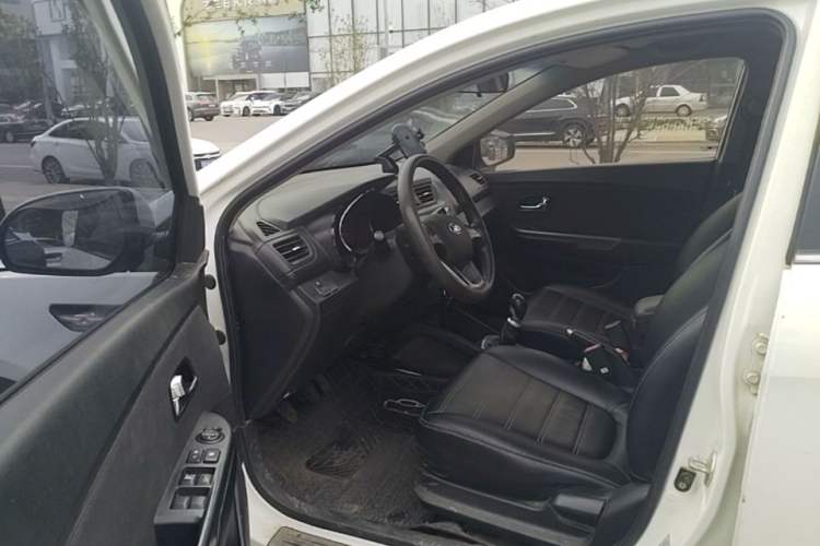 Used Kia K2 2011 Sedan 1.4L Manual Transmission GLS Driver Seat