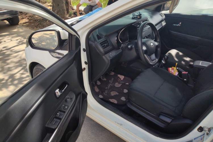 Used Kia K2 2011 Sedan 1.4L Manual Transmission GLS Driver Seat