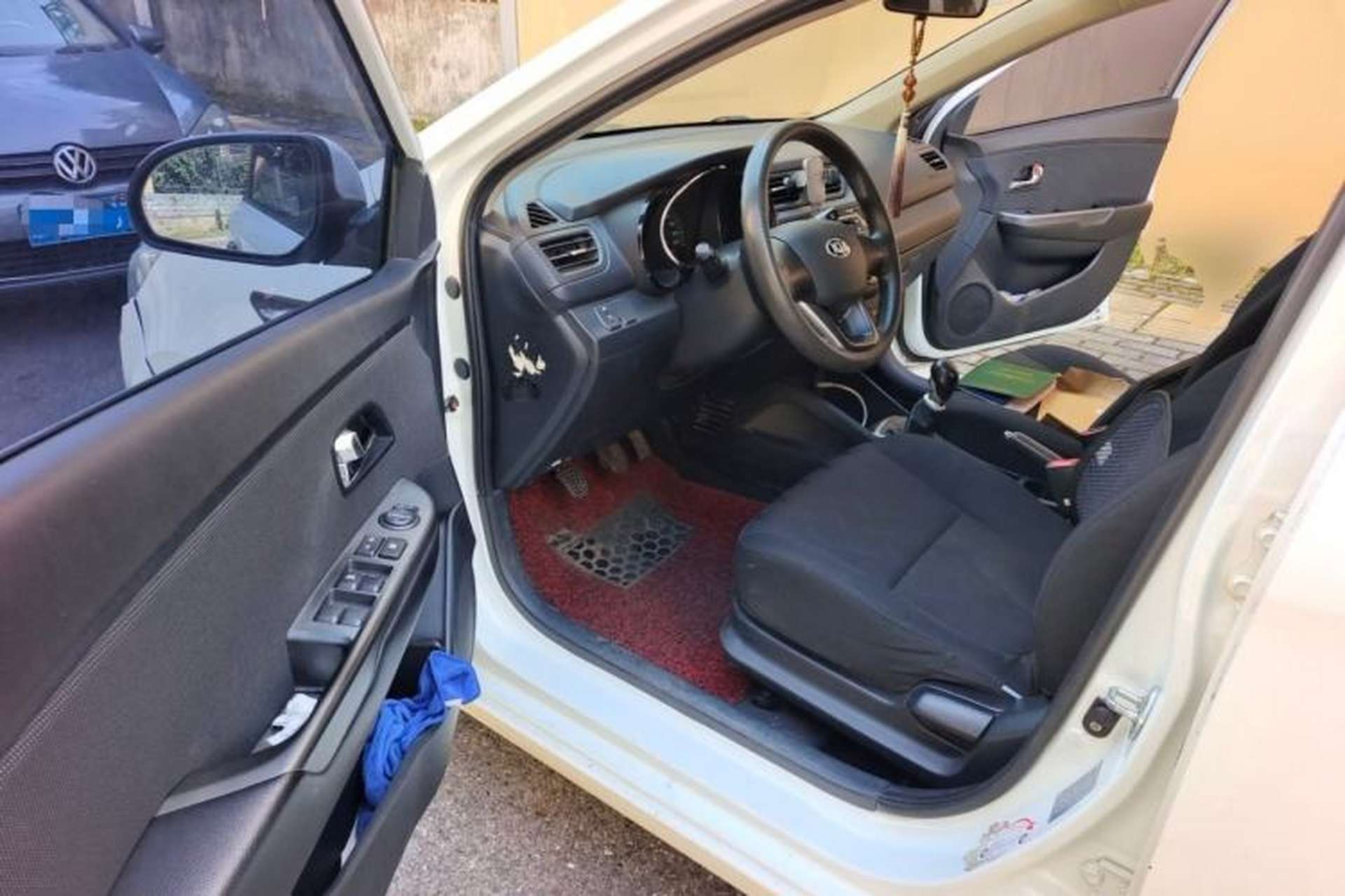 Used Kia K2 2011 Sedan 1.4L Manual Transmission GLS Driver Seat