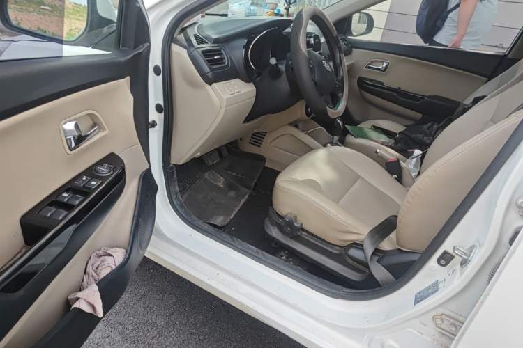Used Kia K2 2011 Sedan 1.6L Automatic Transmission Premium Driver Seat