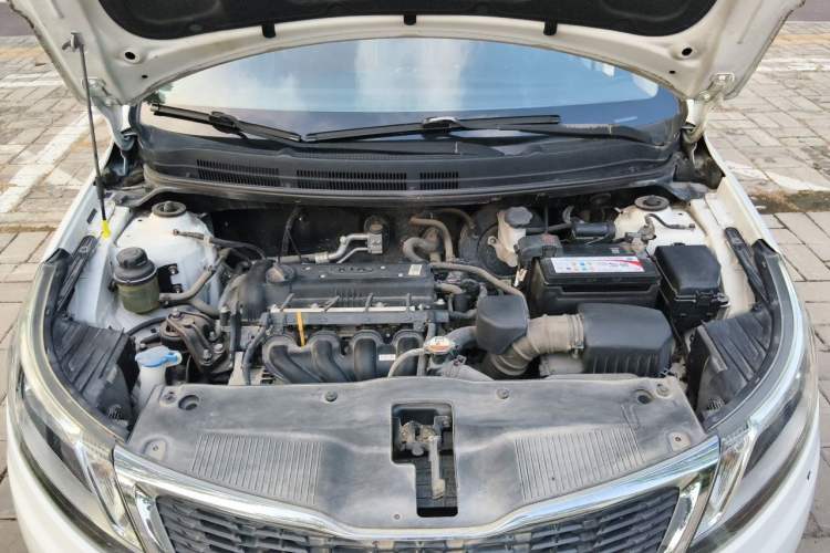 Used Kia K2 2011 Sedan 1.4L Manual Transmission GLS Engine Bay