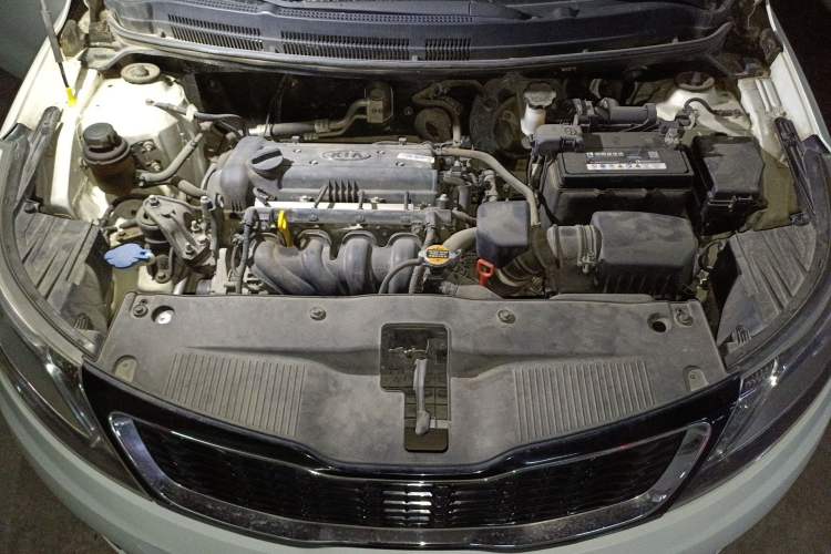 Used Kia K2 2011 Sedan 1.4L Manual Transmission GLS Engine Bay