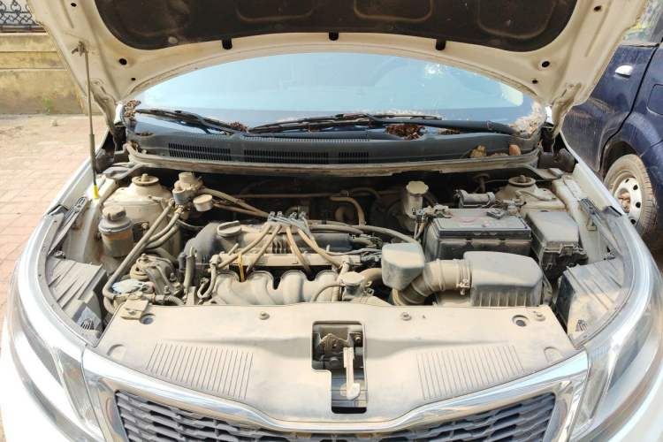 Used Kia K2 2011 Sedan 1.4L Manual Transmission GLS Engine Bay