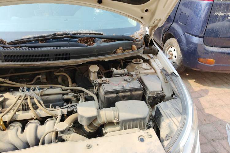 Used Kia K2 2011 Sedan 1.4L Manual Transmission GLS Engine Bay Left