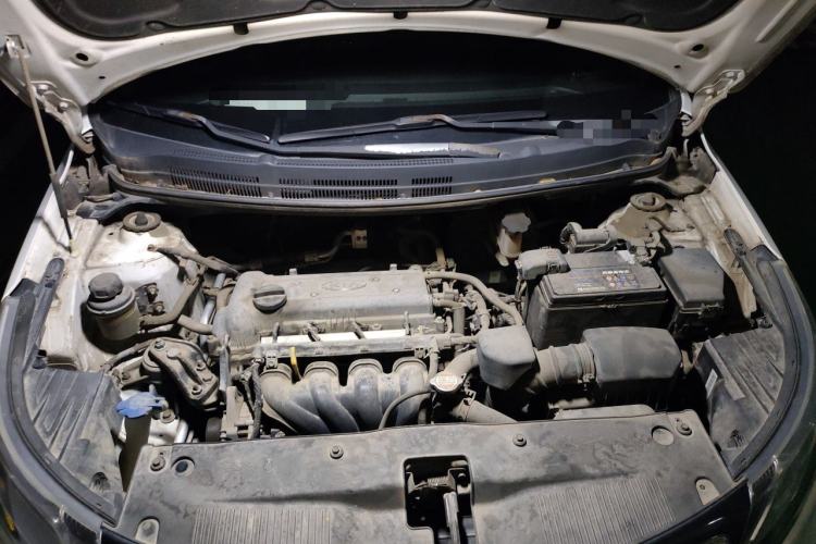 Used Kia K2 2011 Sedan 1.4L Manual Transmission GLS Engine Bay