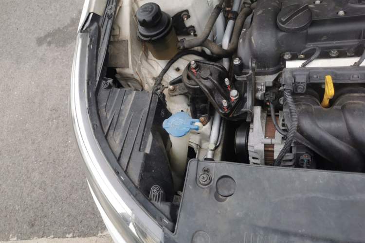 Used Kia K2 2011 Sedan 1.4L Automatic GLS Engine Bay Right
