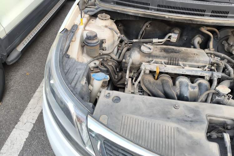 Used Kia K2 2011 Sedan 1.4L Manual Transmission GLS Engine Bay Right