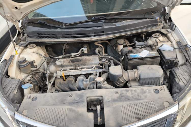 Used Kia K2 2011 Sedan 1.4L Manual Transmission GLS Engine Bay