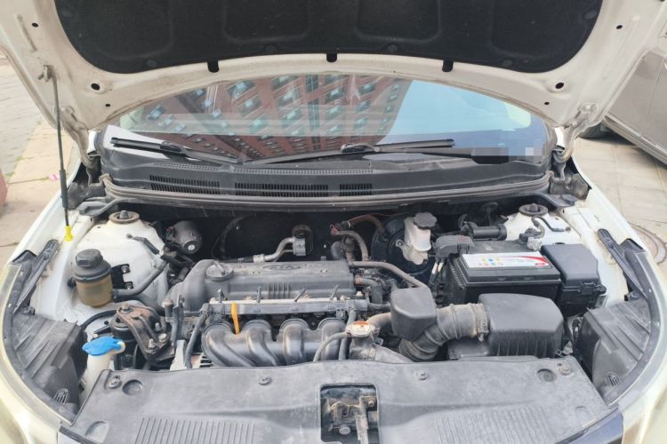 Used Kia K2 2011 Sedan 1.4L Manual Transmission GLS Engine Bay