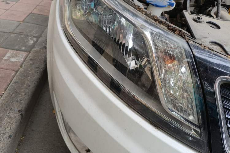 Used Kia K2 2011 Sedan 1.6L Automatic Transmission Premium Exterior 6