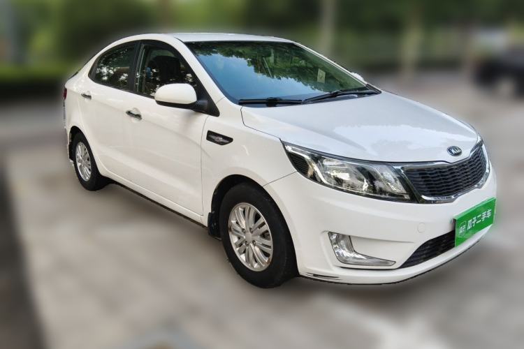 Used Kia K2 2011 Sedan 1.4L Manual Transmission GLS Front Right 45 Deg