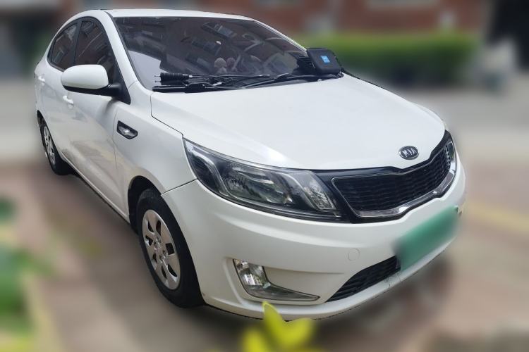 Used Kia K2 2011 Sedan 1.4L Manual Transmission GLS Front Right 45 Deg