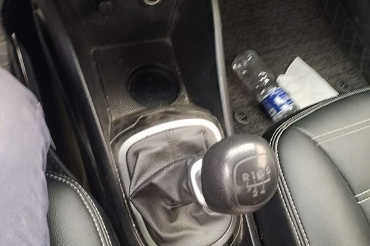 Used Kia K2 2011 Sedan 1.4L Manual Transmission GLS Gear Lever