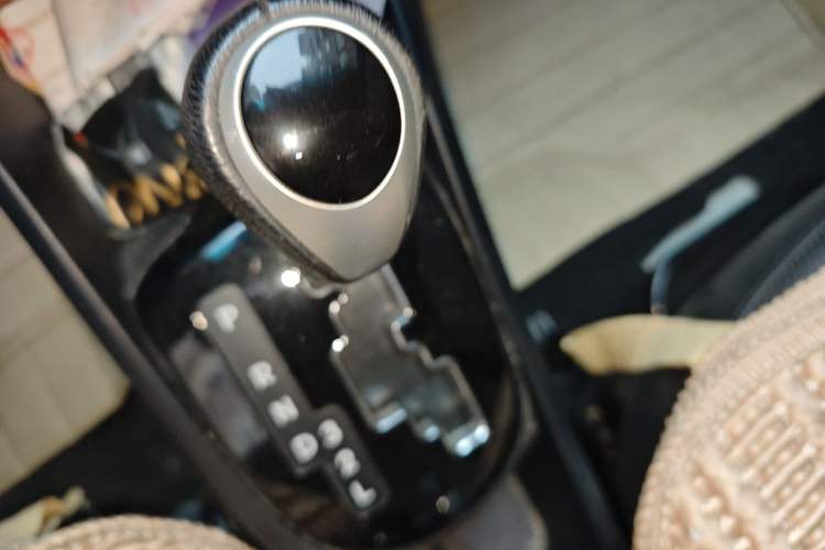 Used Kia K2 2011 Sedan 1.6L Automatic Transmission Premium Gear Lever