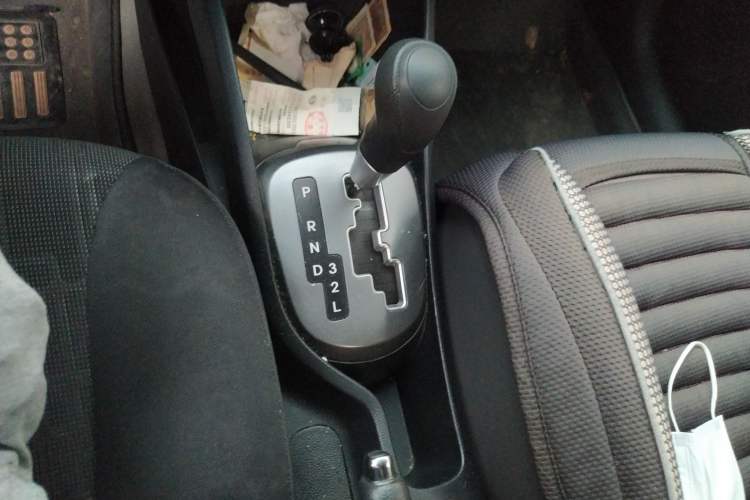 Used Kia K2 2011 Sedan 1.4L Automatic Top-Trim Gear Lever