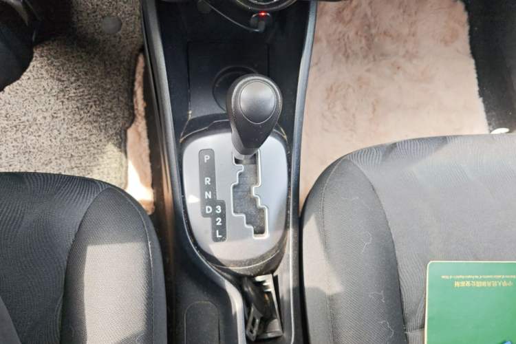 Used Kia K2 2011 Sedan 1.4L Automatic GLS Gear Lever