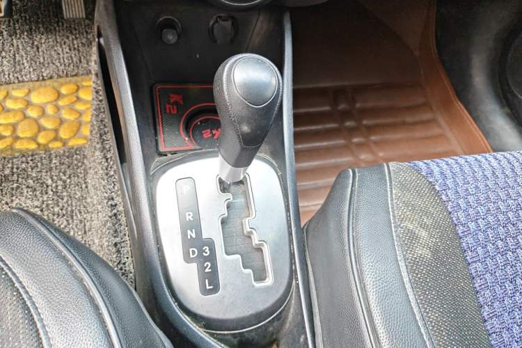 Used Kia K2 2011 Sedan 1.4L Automatic GLS Gear Lever