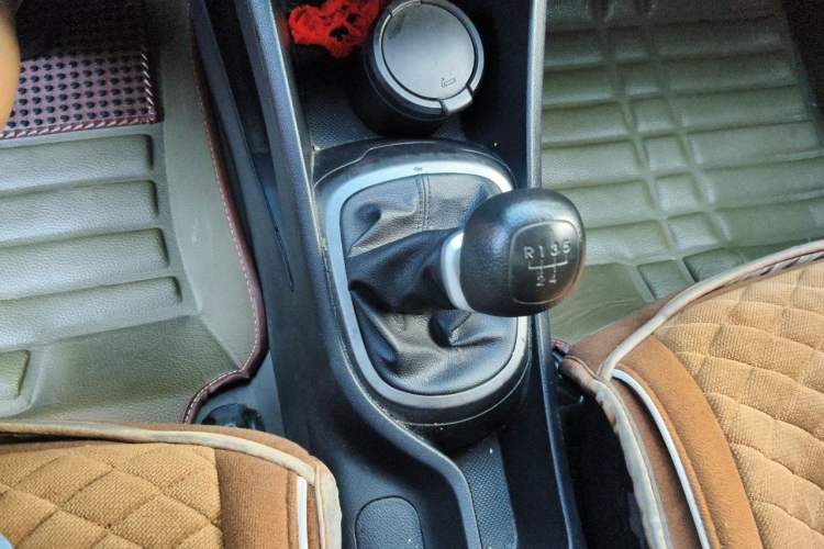 Used Kia K2 2011 Sedan 1.4L Manual Transmission GLS Gear Lever