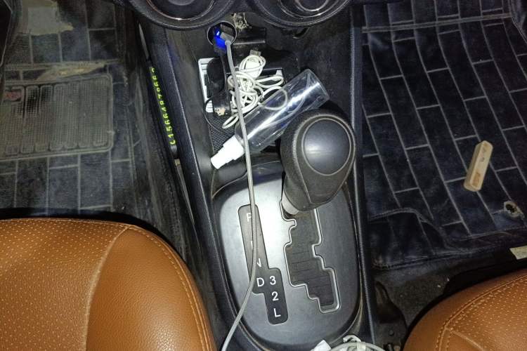 Used Kia K2 2011 Sedan 1.4L Manual Transmission GLS Gear Lever