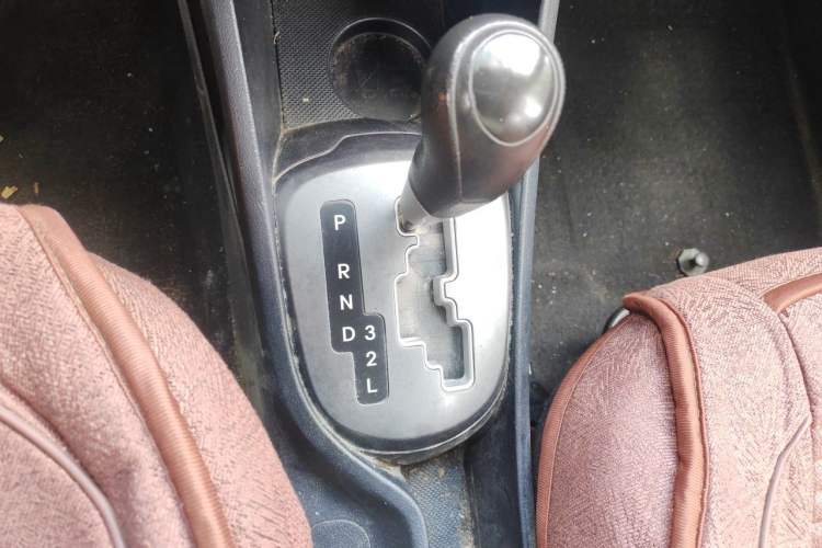 Used Kia K2 2011 Sedan 1.4L Automatic GLS Gear Lever