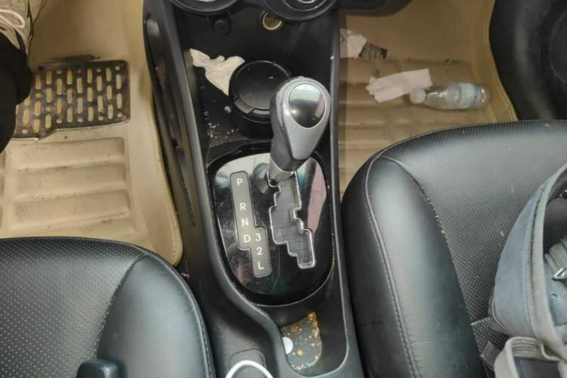 Used Kia K2 2011 Sedan 1.6L Automatic Transmission Premium Gear Lever