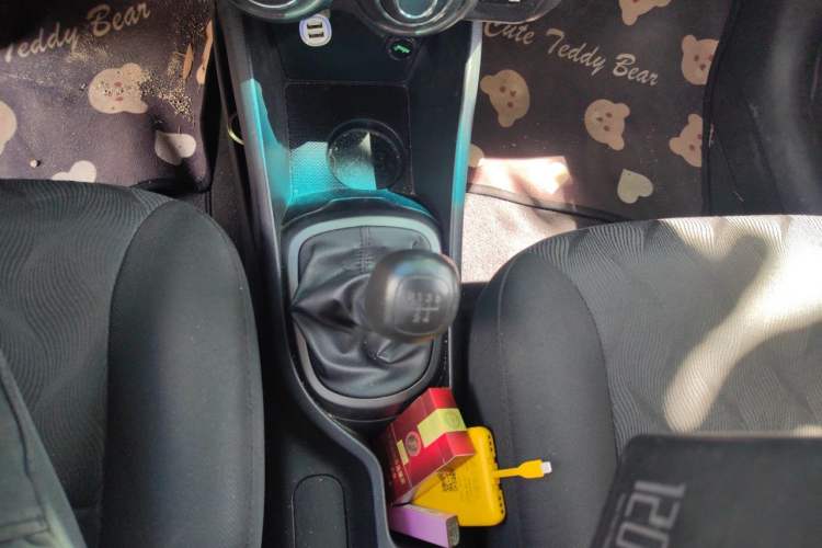 Used Kia K2 2011 Sedan 1.4L Manual Transmission GLS Gear Lever