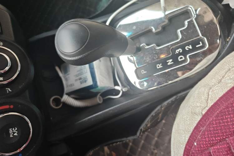 Used Kia K2 2011 Sedan 1.4L Automatic GLS Gear Lever