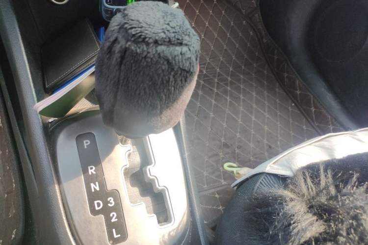 Used Kia K2 2011 Sedan 1.4L Automatic GLS Gear Lever