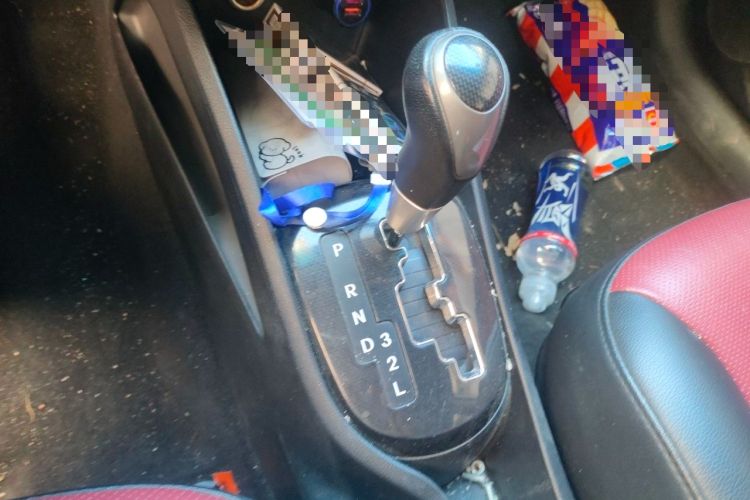 Used Kia K2 2011 Sedan 1.6L Automatic Transmission Premium Gear Lever