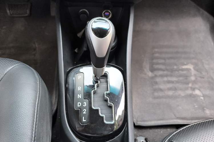 Used Kia K2 2011 Sedan 1.6L Automatic Transmission Premium Gear Lever