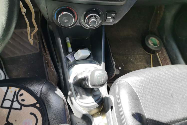 Used Kia K2 2011 Sedan 1.4L Manual Transmission GLS Gear Lever