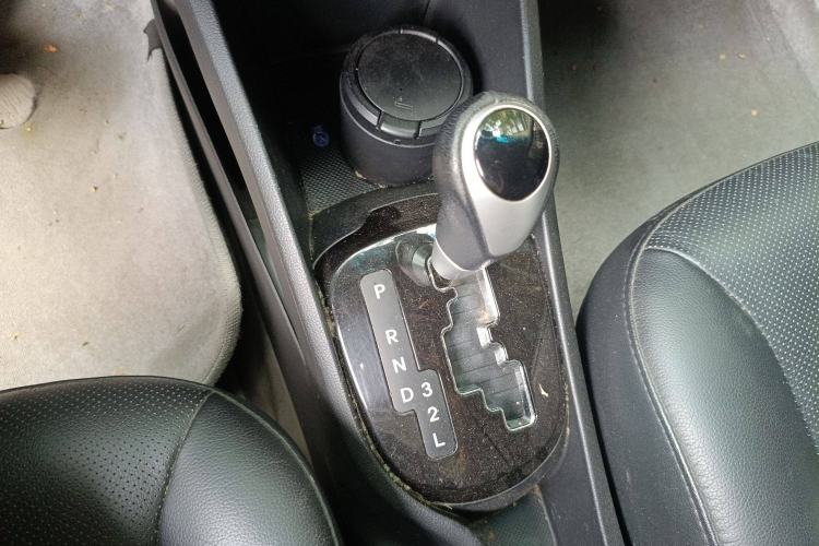 Used Kia K2 2011 Sedan 1.6L Automatic Transmission Premium Gear Lever