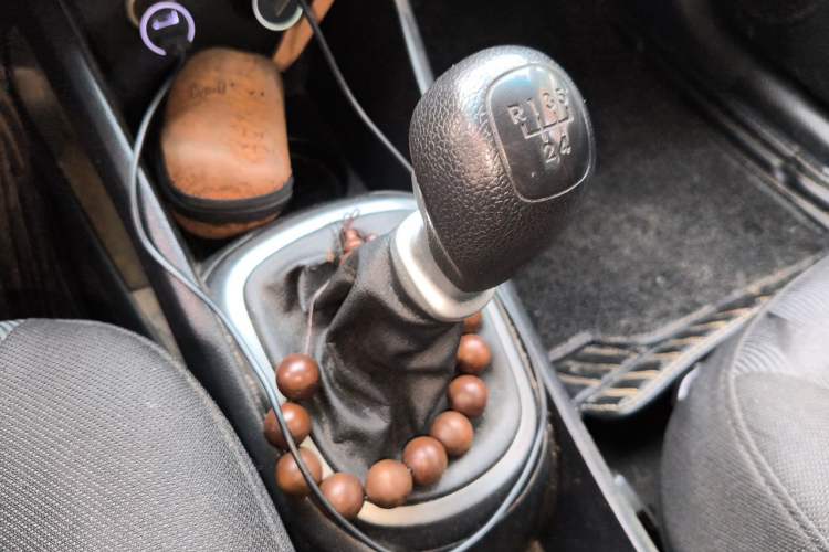 Used Kia K2 2011 Sedan 1.4L Manual Transmission GLS Gear Lever
