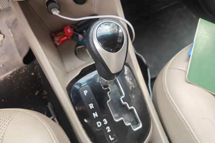 Used Kia K2 2011 Sedan 1.6L Automatic Transmission Premium Gear Lever