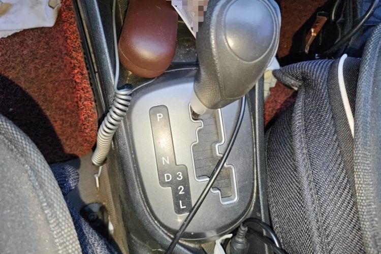 Used Kia K2 2011 Sedan 1.4L Automatic GLS Gear Lever