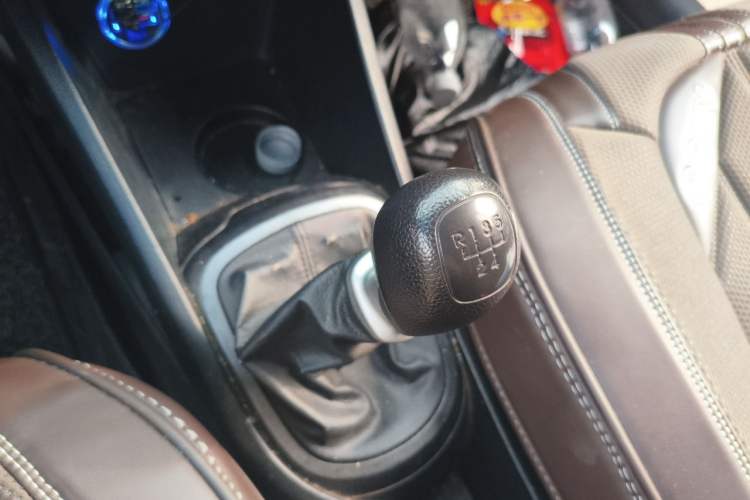 Used Kia K2 2011 Sedan 1.4L Manual Transmission GLS Gear Lever