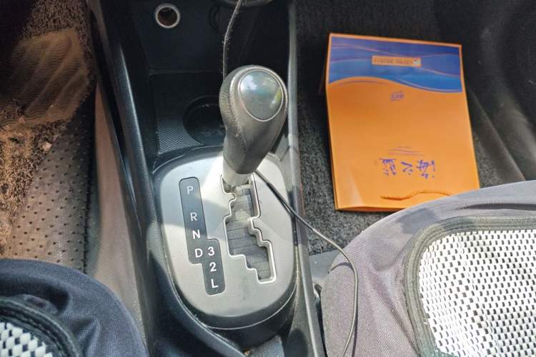Used Kia K2 2011 Sedan 1.4L Automatic GLS Gear Lever