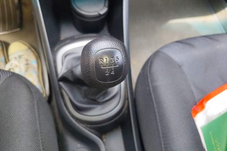 Used Kia K2 2011 Sedan 1.4L Manual Transmission GLS Gear Lever