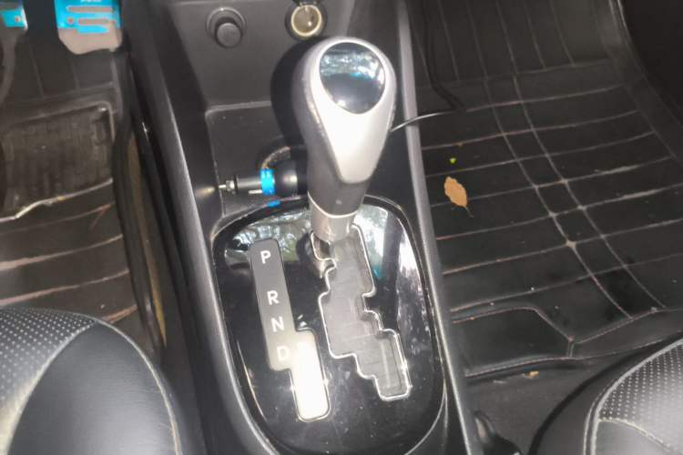 Used Kia K2 2011 Sedan 1.6L Automatic Transmission Premium Gear Lever